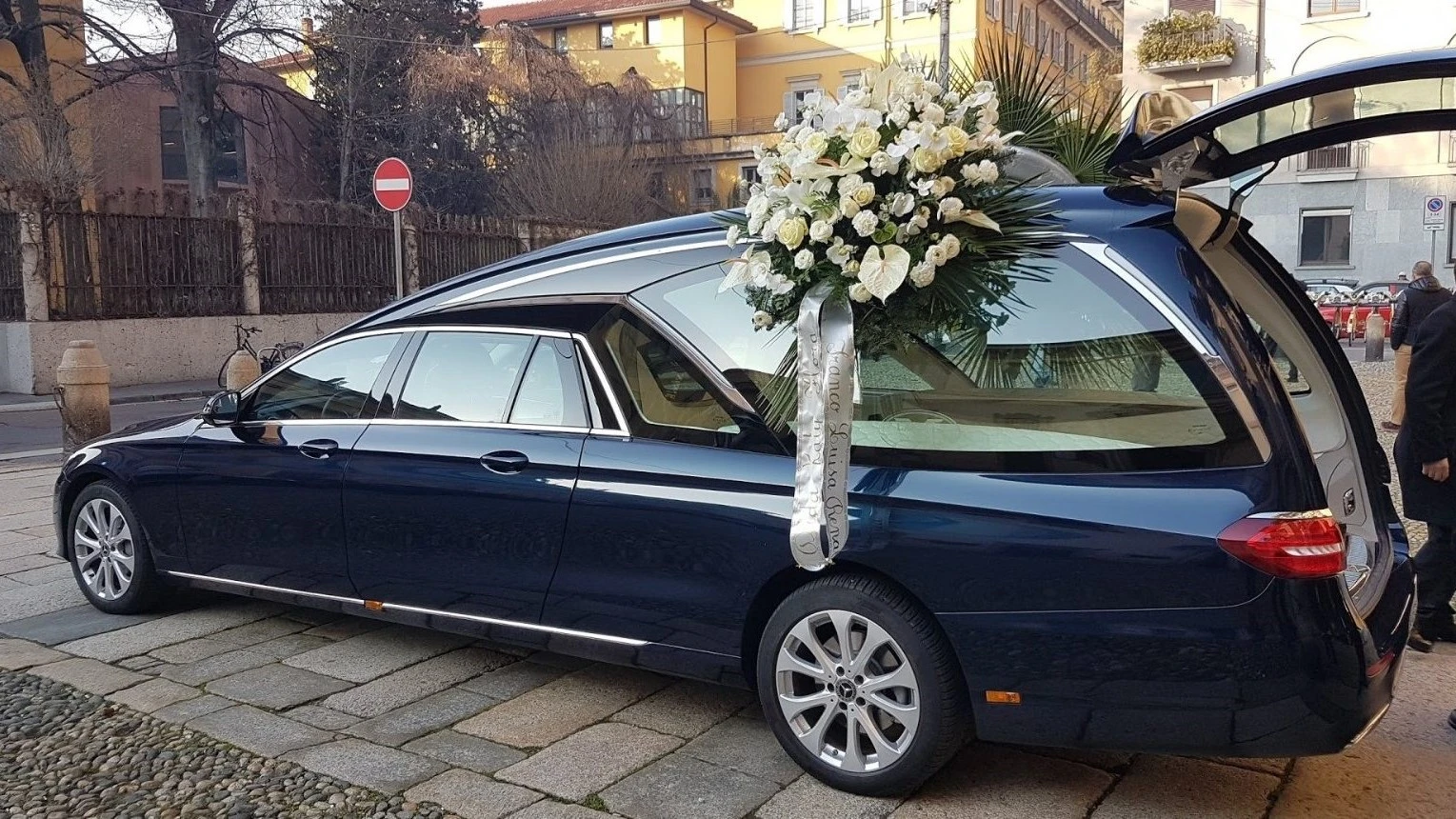 Carro funebre moderno per trasporto internazionale